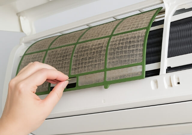 Vệ sinh lưới lọc máy lạnh